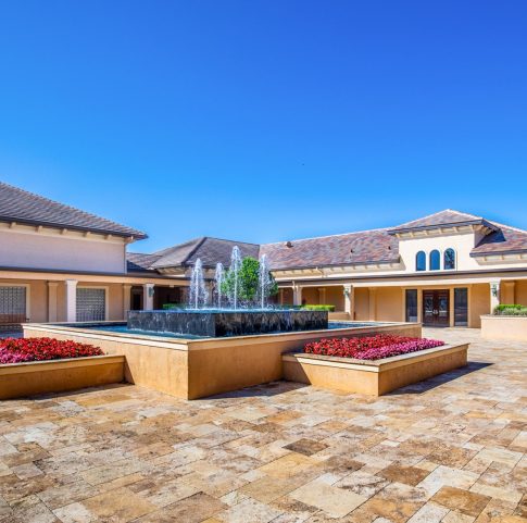 17-bella-vita-courtyard